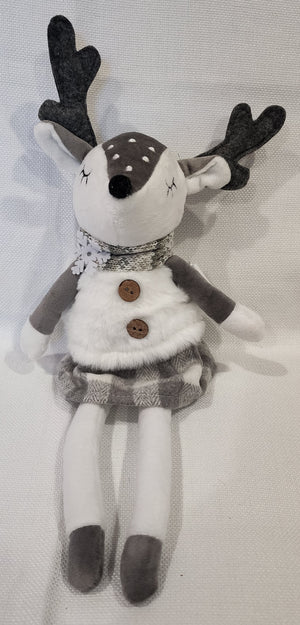 17" Plush Sitting Reindeer Man and Woman, 2 Assorted